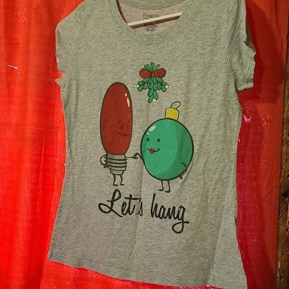 Let's hang Xmas t 3/10$ - Picture 2 of 4